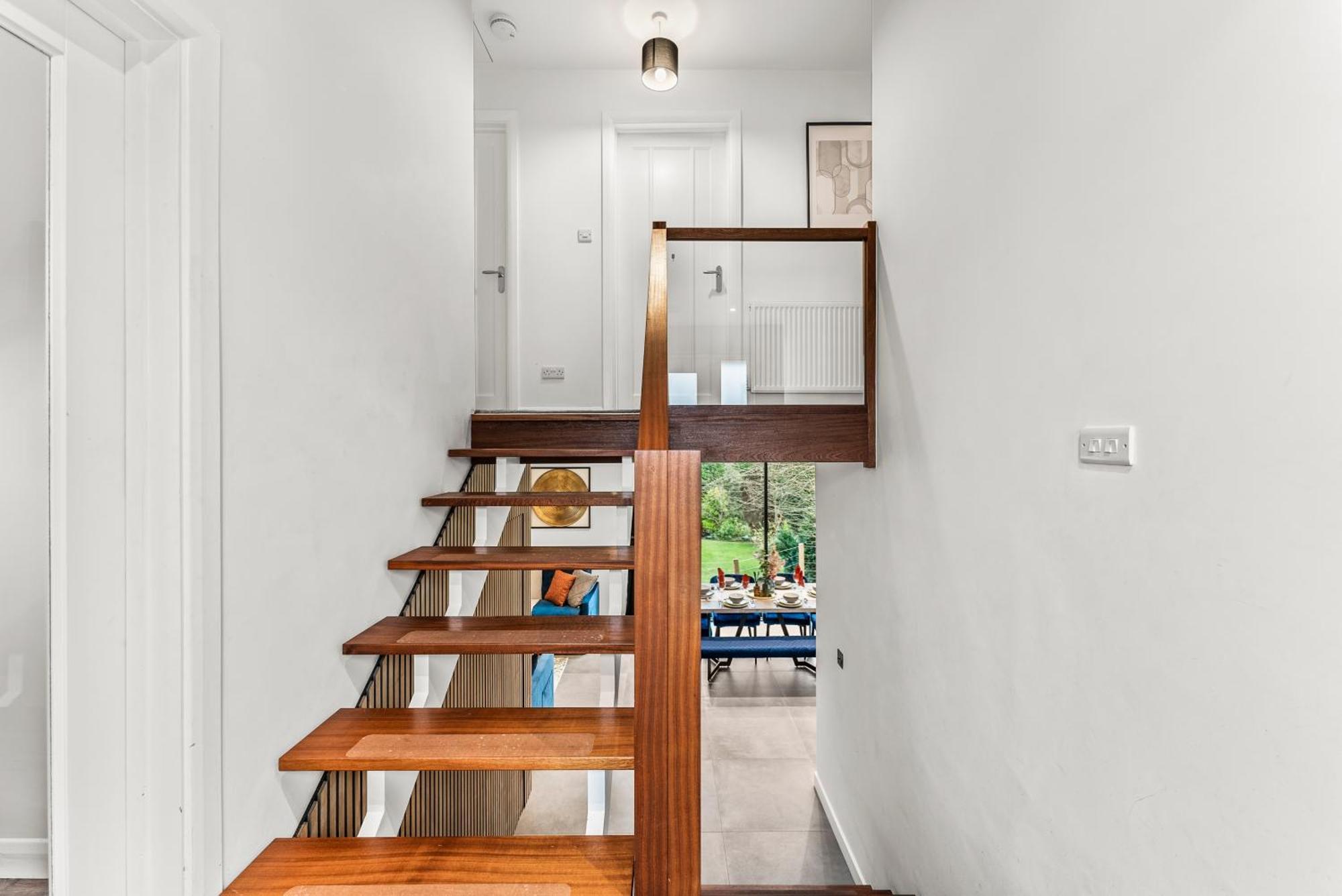 Elegant Retreat In Cheltenham - Garden & Parking Included Exterior foto