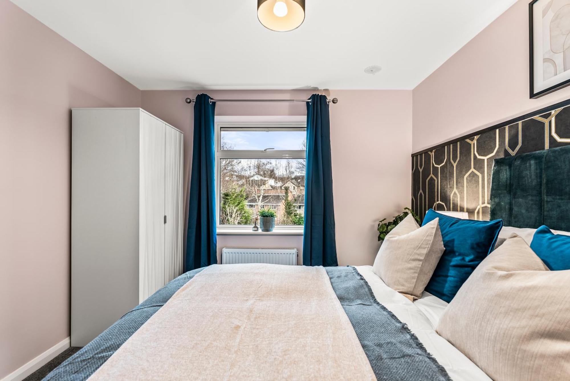 Elegant Retreat In Cheltenham - Garden & Parking Included Exterior foto