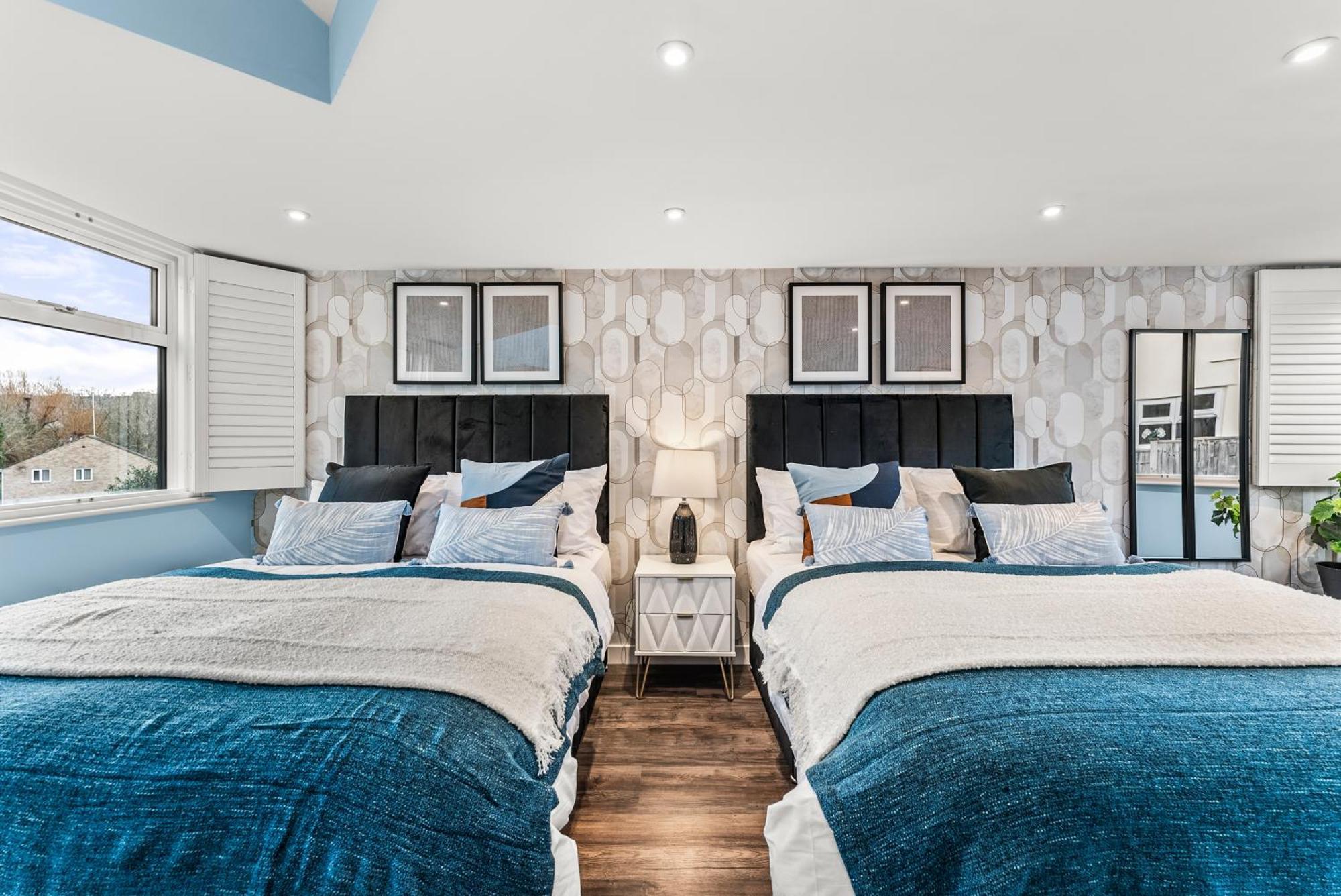 Elegant Retreat In Cheltenham - Garden & Parking Included Exterior foto