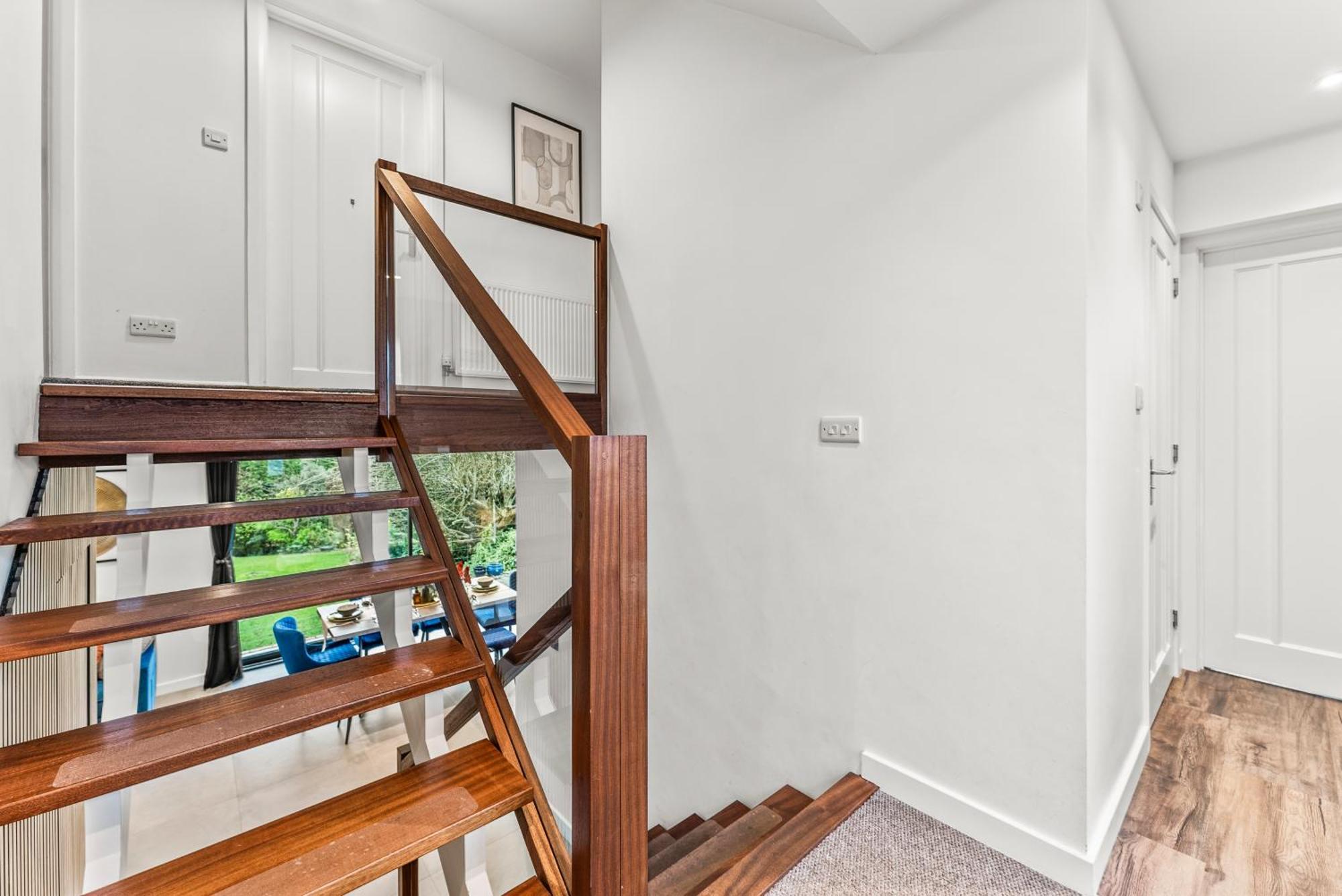 Elegant Retreat In Cheltenham - Garden & Parking Included Exterior foto